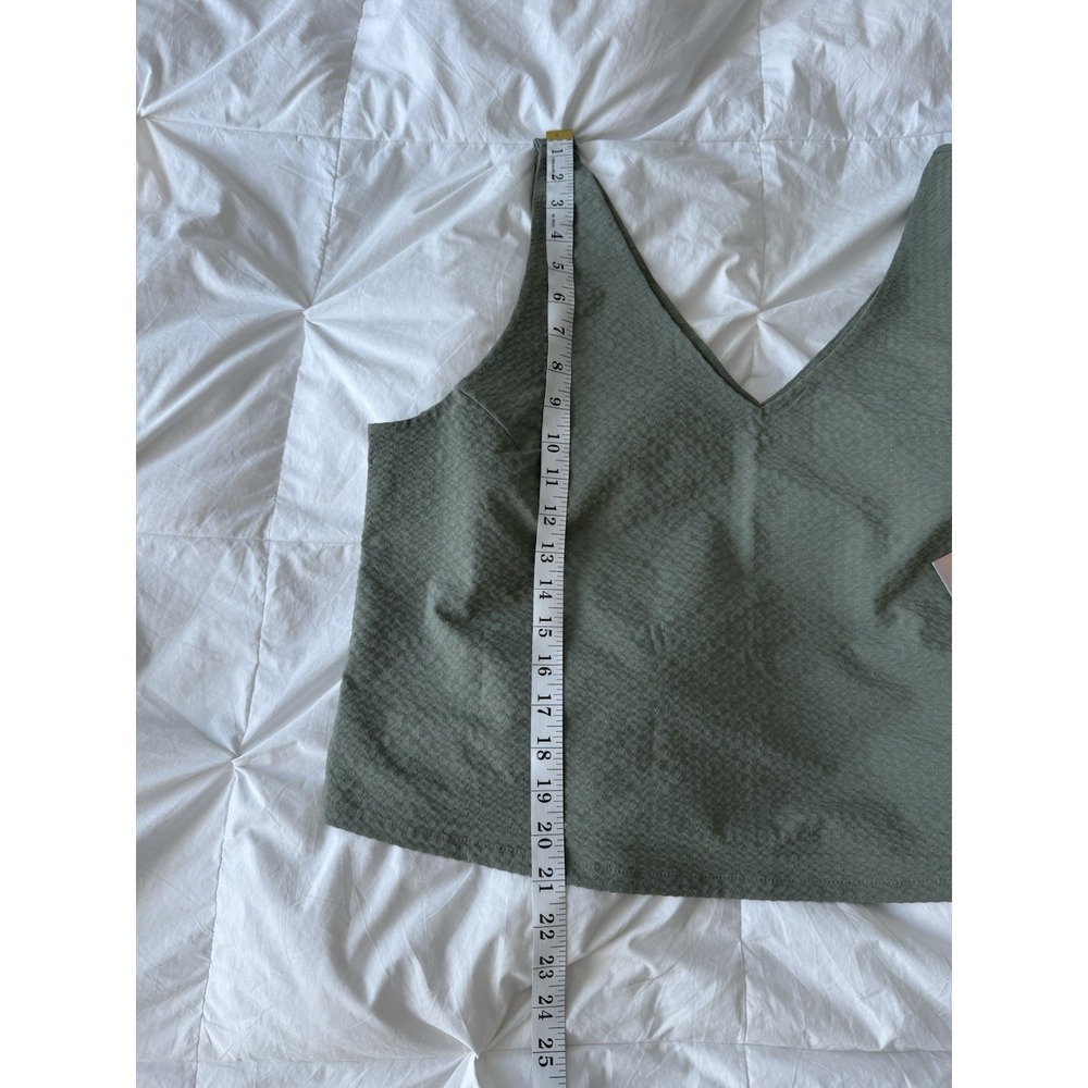 New VUORI SL Villa Crop Tank Laurel Green Size XL Laurel Tank Top V Neck NWT - Picture 2 of 8